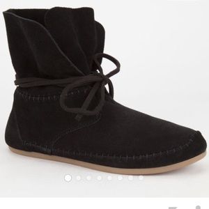 TOMS NWT Zahara Suede Black Booties 6/6.5